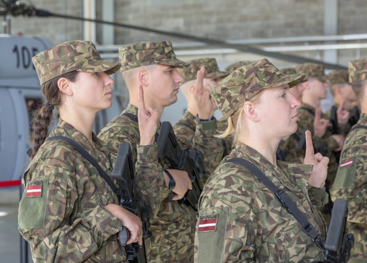 Gaisa spēkos dienošie valsts aizsardzības dienesta karavīri dos karavīra zvērestu Lielvārdē