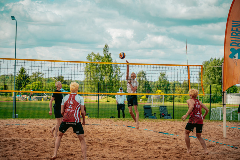 FOTO: Saulainā gaisotnē nosvinēti Ķeguma pilsētas svētki "Saules atspulgā"