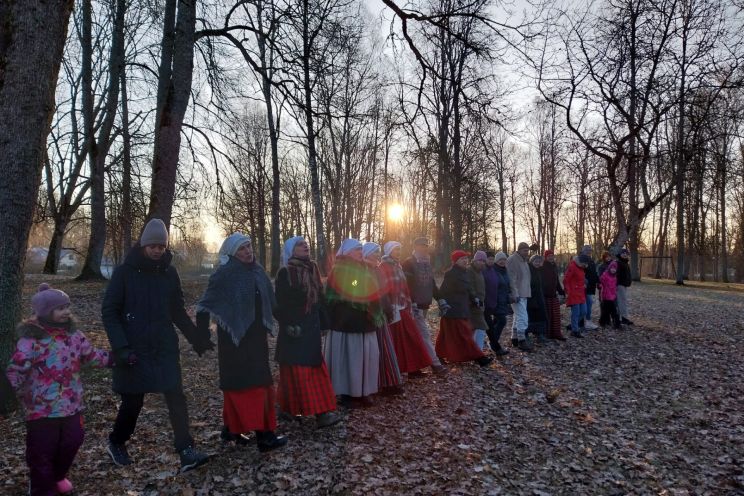 Attēls rakstam: Lielās dienas sagaidīšana ar folkloras kopu "Josta"