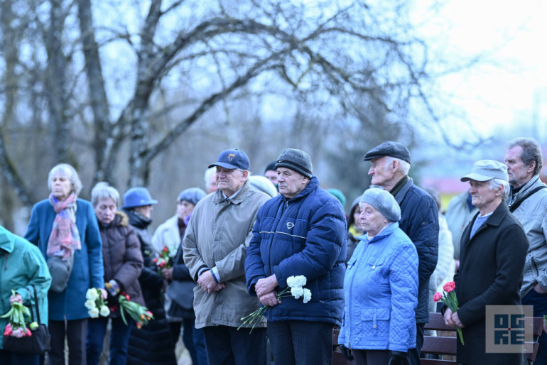FOTO: Piemiņas diena Ogres novadā: godinot komunistiskā genocīda upurus