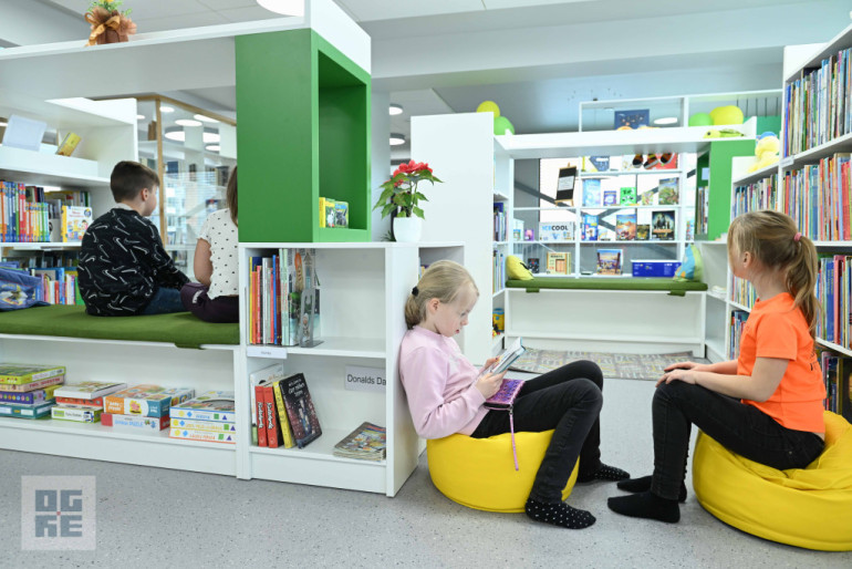 FOTO: Ikšķilē atklāta Spēļu bibliotēka