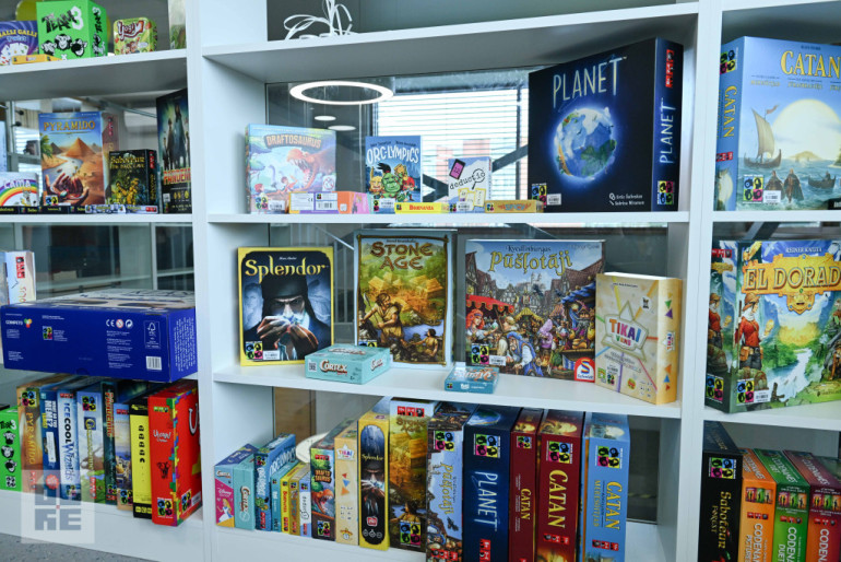 FOTO: Ikšķilē atklāta Spēļu bibliotēka