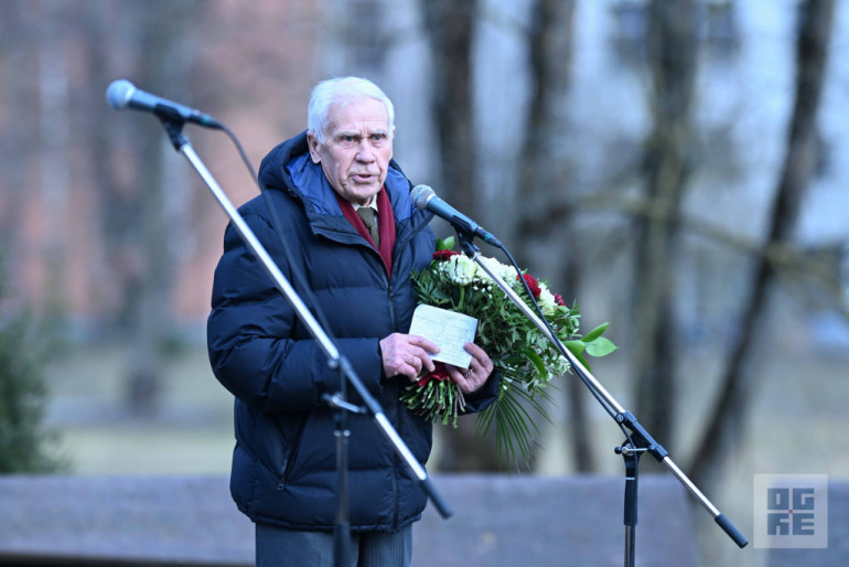 FOTO: Piemiņas diena Ogres novadā: godinot komunistiskā genocīda upurus