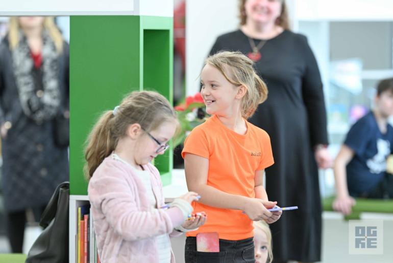 FOTO: Ikšķilē atklāta Spēļu bibliotēka