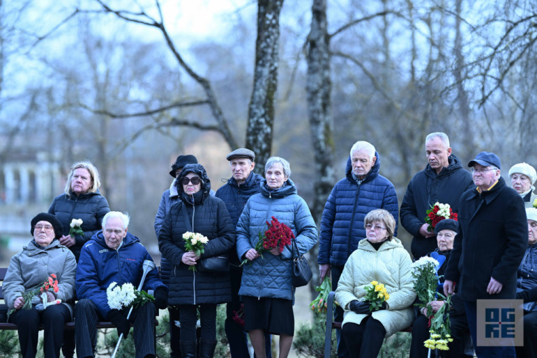FOTO: Piemiņas diena Ogres novadā: godinot komunistiskā genocīda upurus
