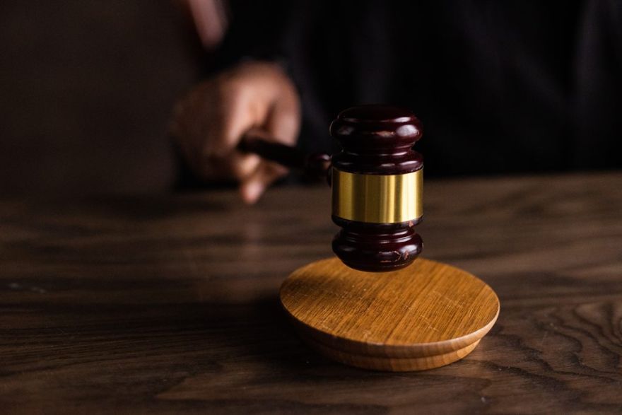 Dzērājšoferim mēnesis cietumā un naudassods automašīnas vērtībā