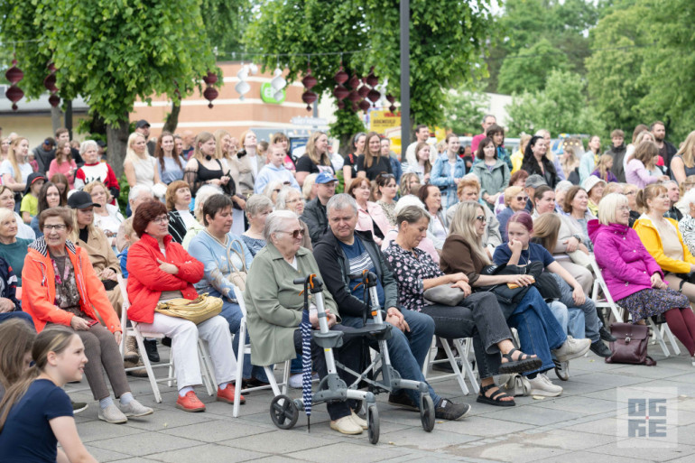FOTO: Ielūkojies plašajā svētku galerijā! Ogrē aizvadītas Ģimenes dienas svinības