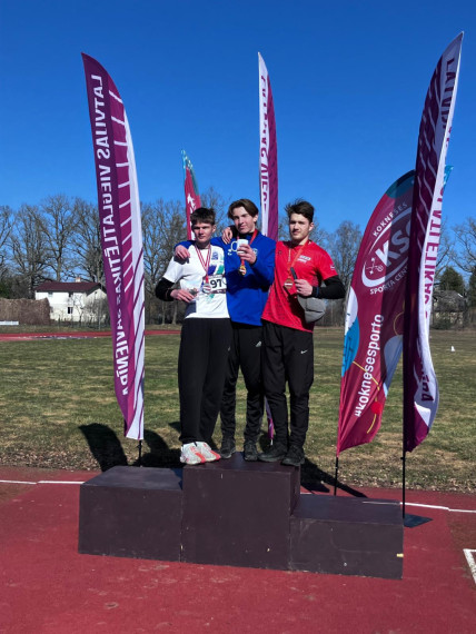 Jaunajiem vieglatlētiem vairākas medaļas ziemas sacensībās