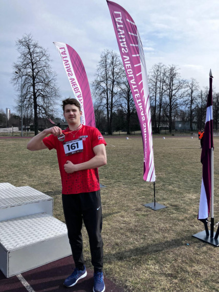 Jaunajiem vieglatlētiem vairākas medaļas ziemas sacensībās