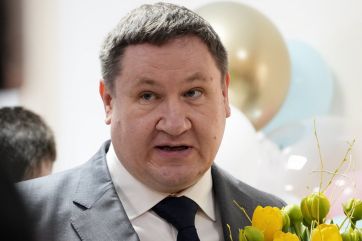 Attēls rakstam: Helmanis atgriežas mēra krēslā – opozīcija vienbalsīgi “par”