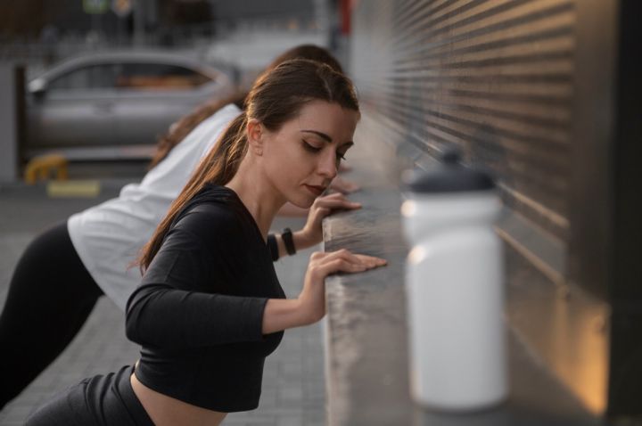 Kreatīns sievietēm: ieguvumi, dozēšana un mīti