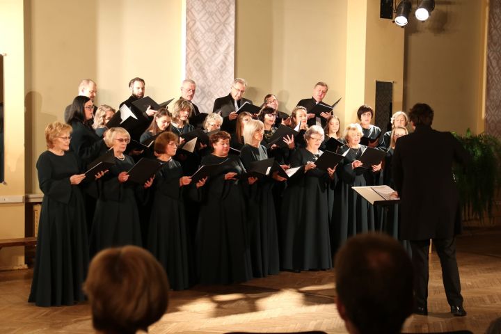 Kora "Suntaži" koncerts "Galda dziesmas"