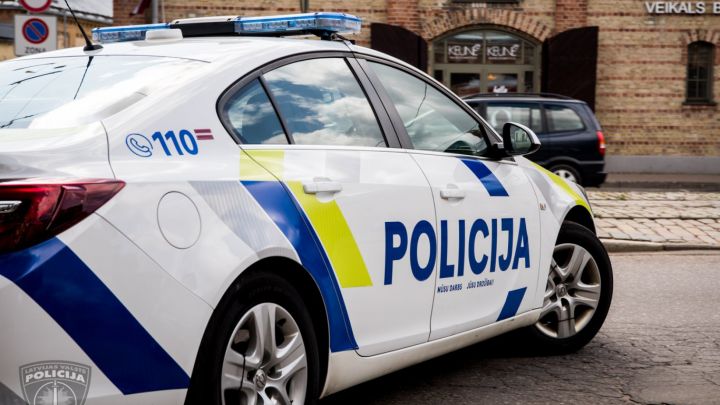 Četru automašīnu sadursmē bojā gājis cilvēks