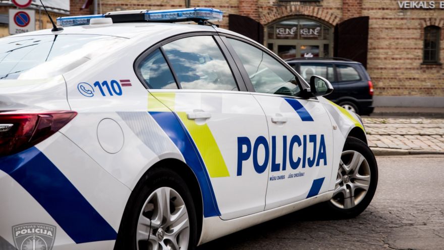 Četru automašīnu sadursmē bojā gājis cilvēks