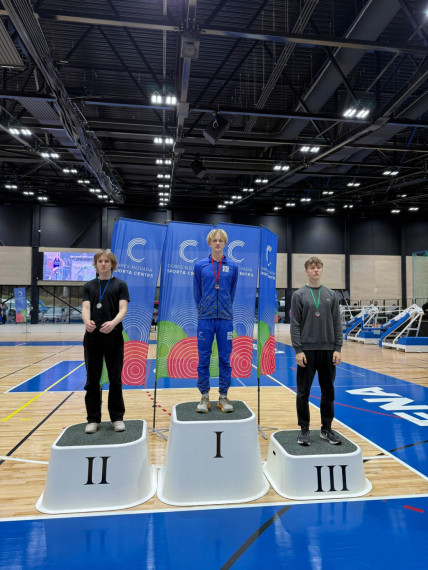 FOTO: Ogres novada sporta centra audzēkņiem vairāk kā 10 izcīnītas medaļas vieglatlētikas sacensībās