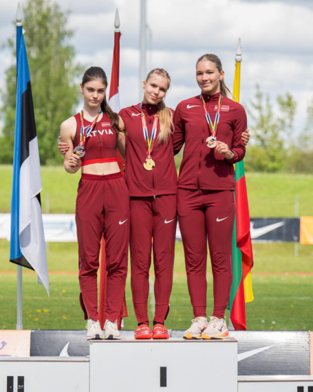 Ogres novada sporta centra vieglatlētiem rekordi un medaļas Igaunijā
