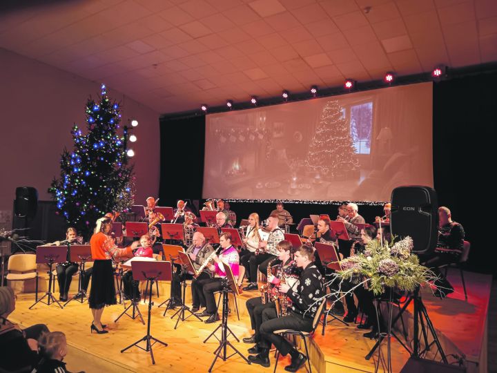 Madlienas pūtēju orķestris kā vesela Ziemassvētku glezna