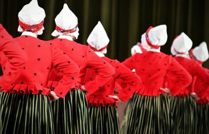 Deju kolektīva "Suncele" jubilejas koncerts "Baltajā putenī"