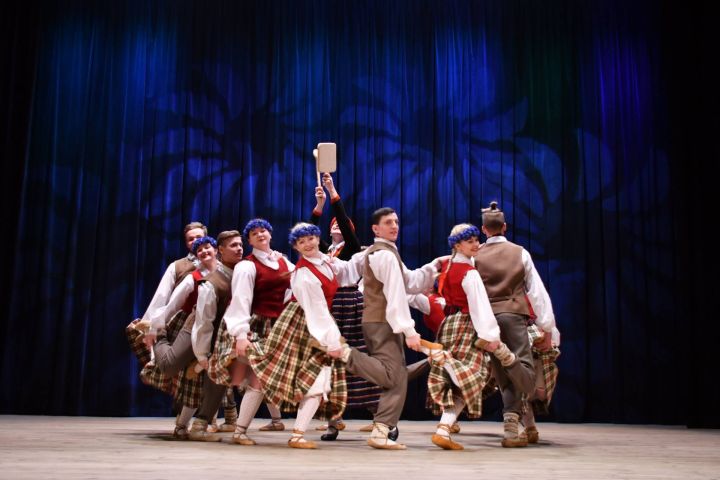 Deju kolektīva "Spāre" un draugu koncerts "Ai, Suntaži, laimi mums nes!"