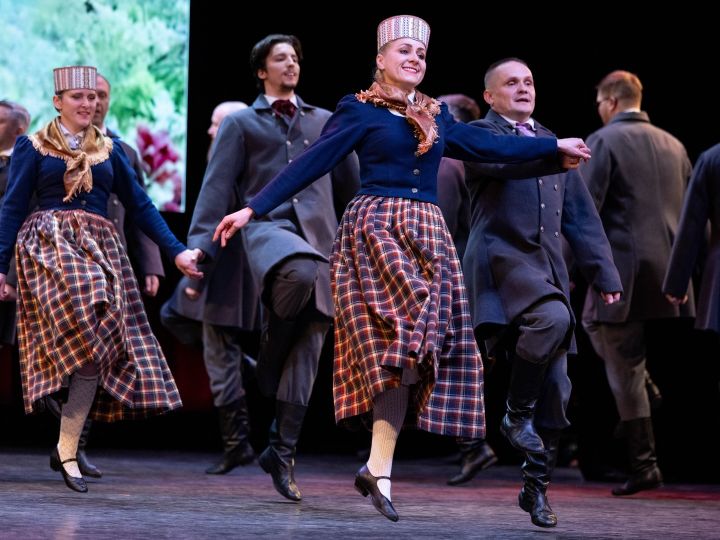 Deju kolektīva "Upe" jubilejas koncerts "Upes kroņi"