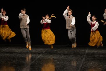 Attēls rakstam: FOTO: Vairāki simti dejotāju aizvadījuši Ogres novada jauniešu deju kolektīvu skati