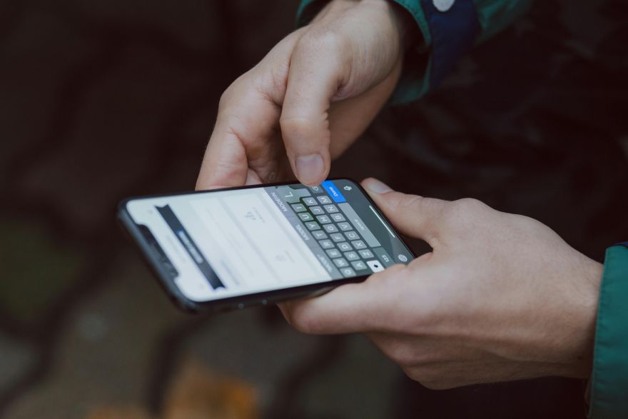 Kas notiks ar Eiropas digitālās identitātes maku? Aizliedz slēgt līgumu par tā izstrādi (papildināta)