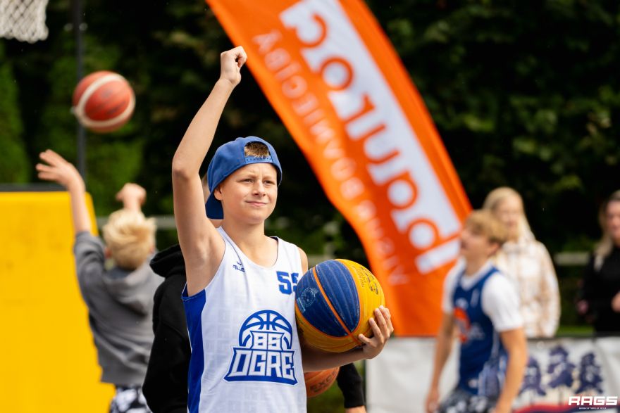 FOTO: Ogre svin un sporto! RAGS BB 3x3 basketbola turnīrs atgriežas pilsētas svētkos