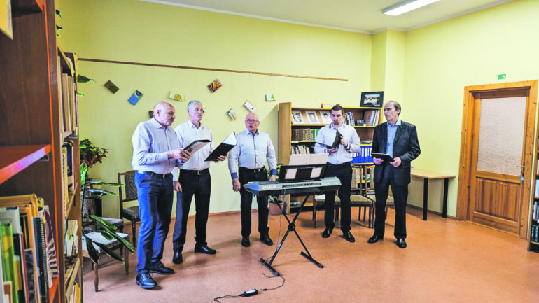 Ķeipenes vīru ansamblis «Malduguns» ar dzeju un dziesmu Ērgļos