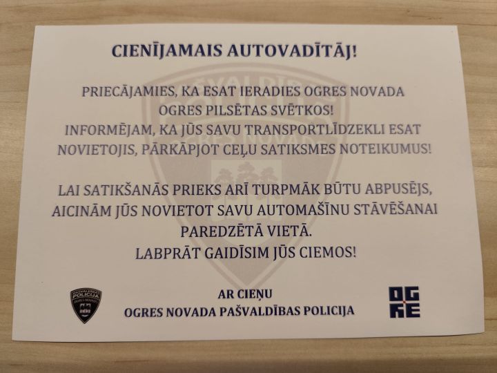 Ogres pilsētas svētkos sievieti patīkami pārsteidzis policistu jaukais žests soda vietā