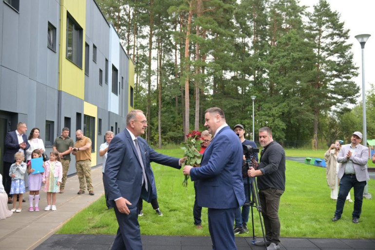 Ogres novada un pilsētas svētkos Lielvārdē atklāts jauns bērnudārzs