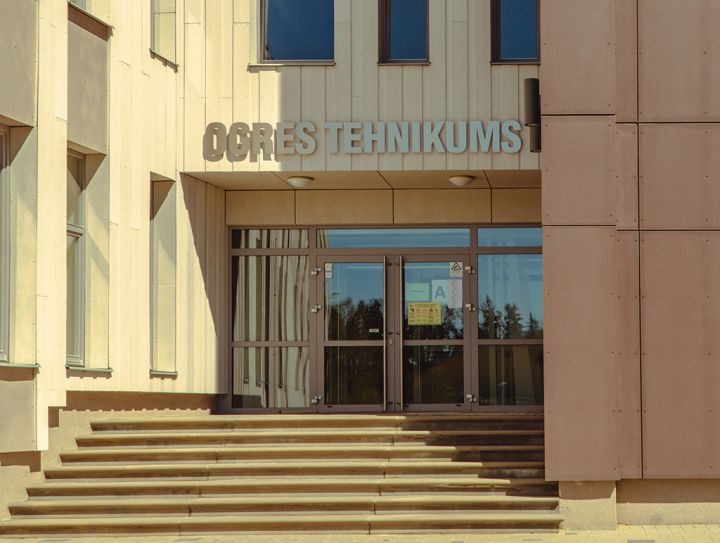 Ministrija pieprasījusi vairāk nekā 500 000eiro vētras postījumu novēršanai izglītības iestādēs, tostarp Ogres tehnikumā