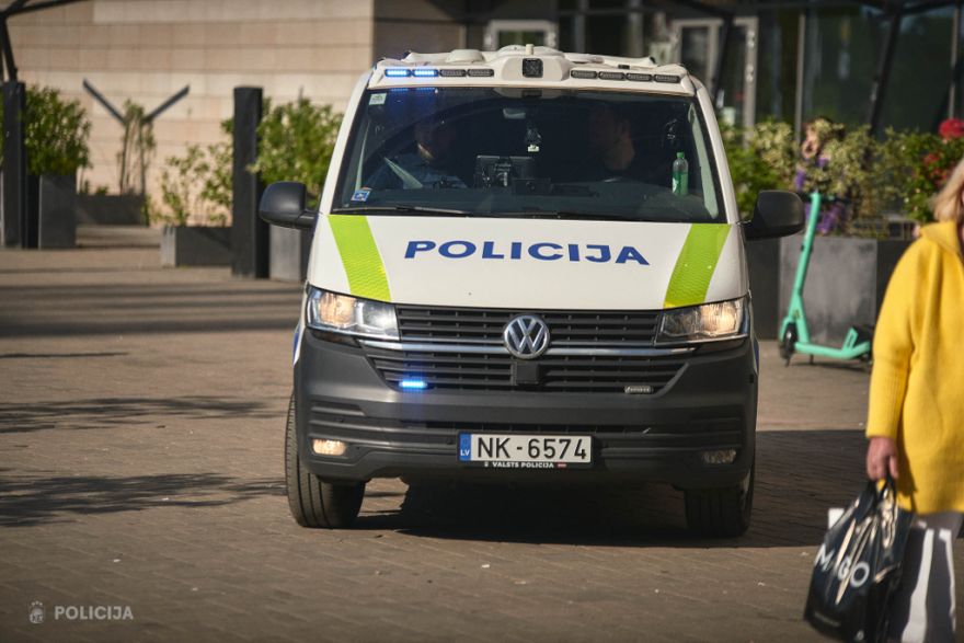 Avārijās Latvijā cietuši astoņi cilvēki; aizturēti 14 iereibuši vadītāji