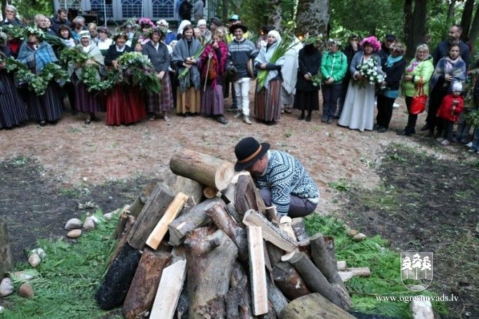 Jāņu nakts latvieša kods