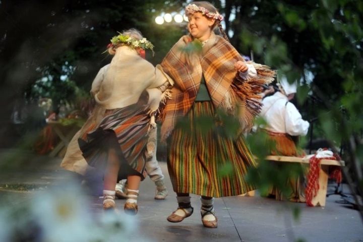 Latvijā turpina samazināties Jāņu un Līgu skaits