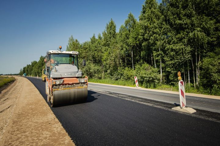 Autovadītāju ievērībai: uz Tīnūžu šosejas atjauno segumu, ieviesti satiksmes ierobežojumi