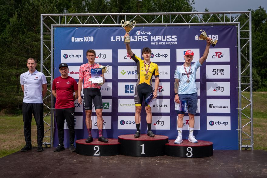 FOTO: “cb–xp” Latvijas kausa MTB XCO krosā Ogres posmā lieliska sportiskā cīņa – elitē uzvar Celitāns un Rodionova