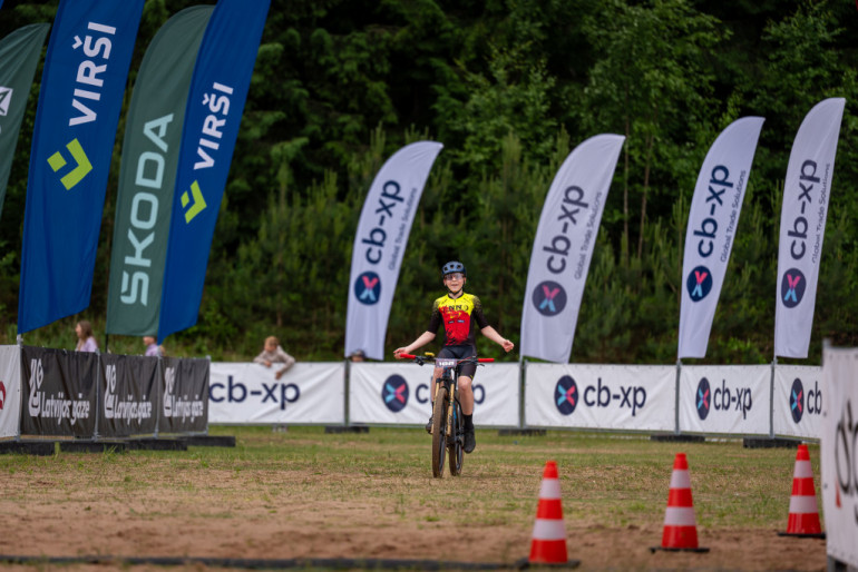 FOTO: “cb–xp” Latvijas kausa MTB XCO krosā Ogres posmā lieliska sportiskā cīņa – elitē uzvar Celitāns un Rodionova