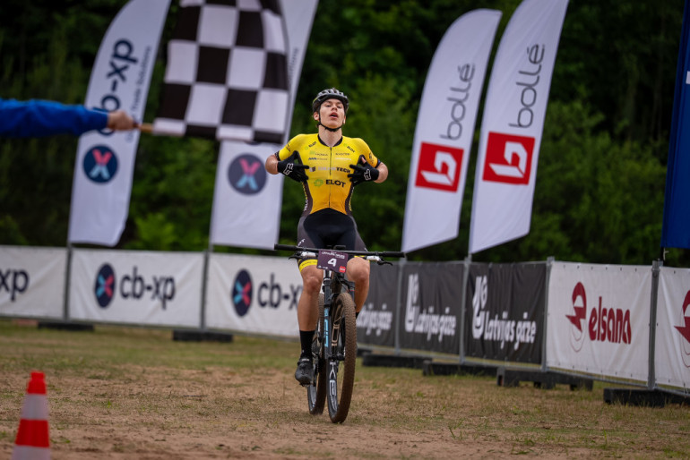 FOTO: “cb–xp” Latvijas kausa MTB XCO krosā Ogres posmā lieliska sportiskā cīņa – elitē uzvar Celitāns un Rodionova