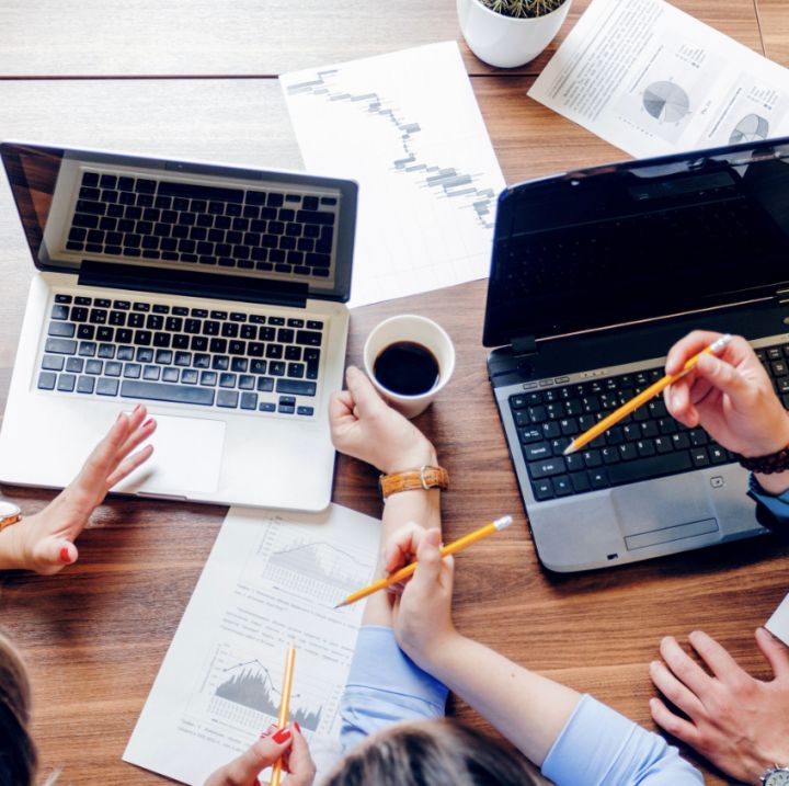 Nodarbināto iedzīvotāju īpatsvars pērn Latvijā pieaudzis līdz 64,5%