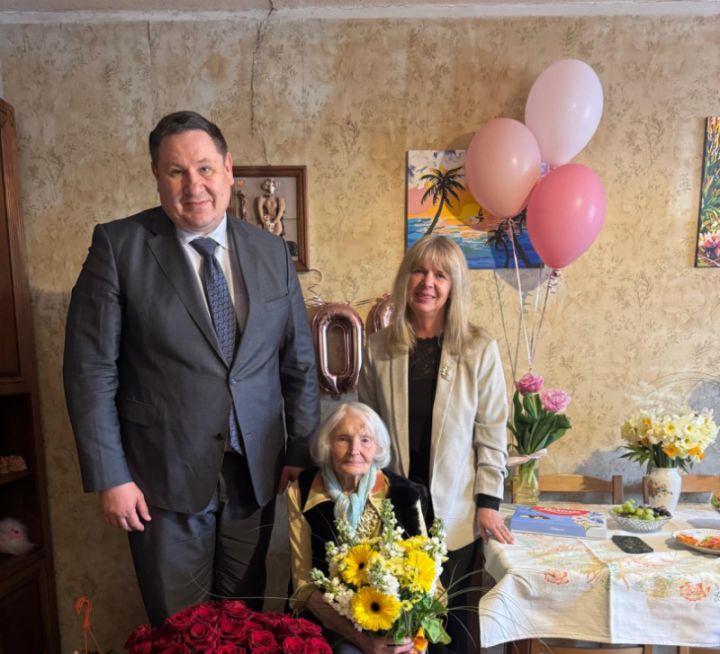 Novadniece Maiga Placēna svin savu 100. dzimšanas dienu
