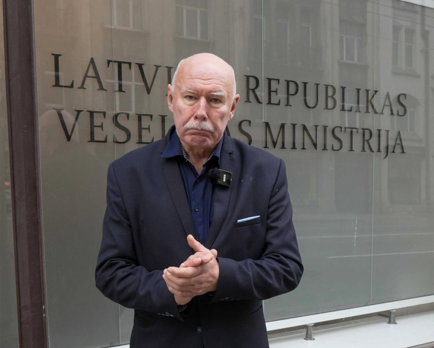 "Es tur veselību neatradu!" Pēteris Apinis kritizē IZM plānoto “Ģimenes veselības mācību” 
