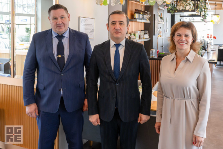 FOTO: Ogrē tika uzņemts Uzbekistānas vēstnieks Latvijā