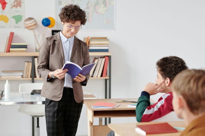 Atbild iedzīvotāji. Vai mēdzat vēl satikties ar kādreizējiem skolasbiedriem un pedagogiem?