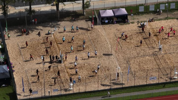 Ogres stadionā aizvadīts pirmais “Ķer un servē bumbu” turnīrs Ogres novadā