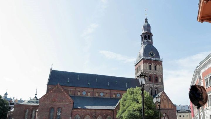 Rīgas Domā atklāj piemiņas zīmi bīskapam Bernhardam II