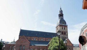 Attēls rakstam: Rīgas Domā atklāj piemiņas zīmi bīskapam Bernhardam II