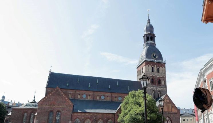 Attēls rakstam: Rīgas Domā atklāj piemiņas zīmi bīskapam Bernhardam II