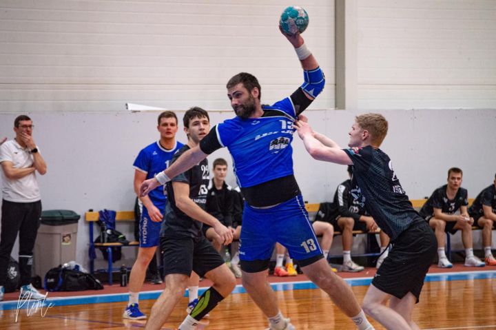 Handbola klubs “Ogre” pusfināla sēriju sāk ar sāpīgu zaudējumu savā laukumā