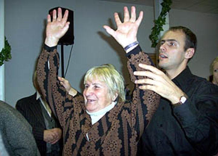 Blēži zāļo večukus