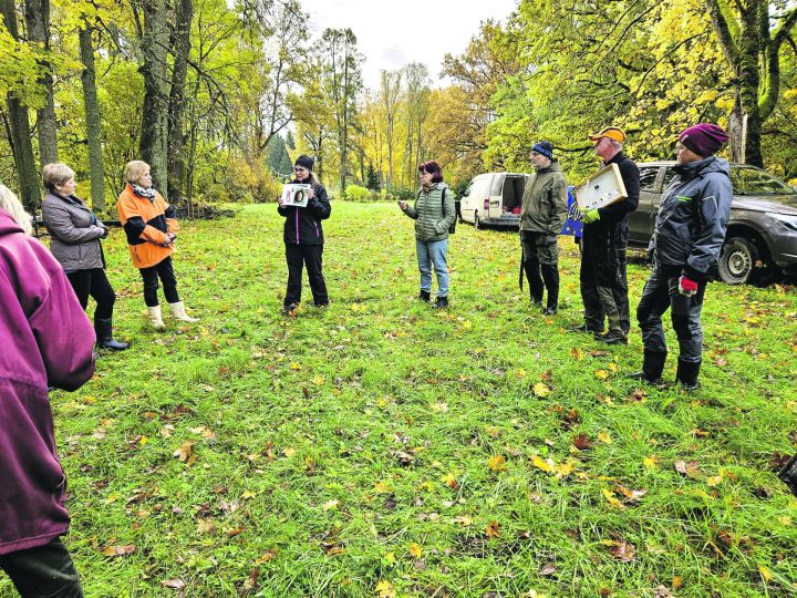 Krapes bagātības muižas parka talkā